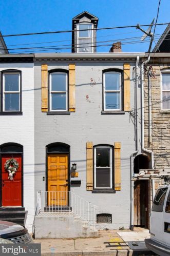 10 Locust St, Lancaster PA  17602-3608 exterior