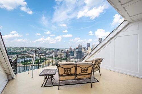 626 Grandview Ave, Pittsburgh PA 15211-1442 exterior