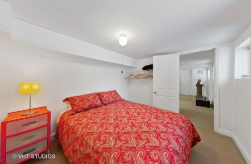 6553 Hiawatha Ave, Chicago IL 60646-4219 exterior