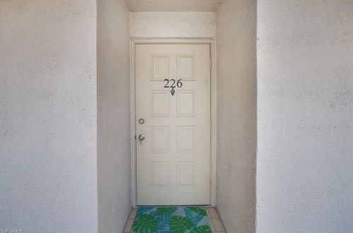 271 Southbay Dr, Naples FL 34108-2344 exterior