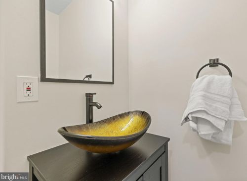 6005 Utah Ave, Washington DC 20015-1230 exterior