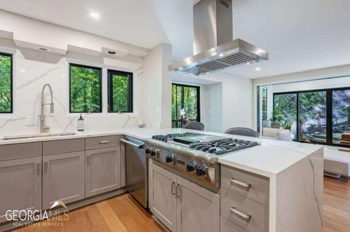 620 Colebrook Ct, Atlanta GA  30327-4710 exterior