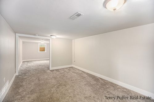 2160 Mayfair Ave, Meskegon MI 49441-3621 exterior