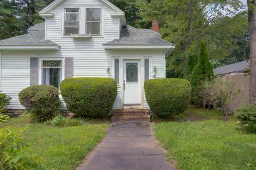 6 Palmer Ave, Plaistow NH 03865-2540 exterior