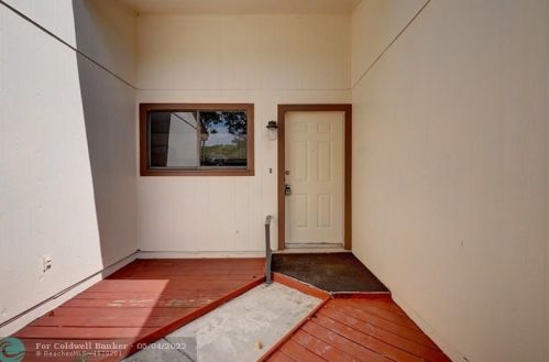 3 Mayfair Ln, Boynton Beach FL 33426-7717 exterior