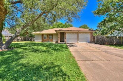 111 Wagon Wheel Trl, Georgetown, TX 78628-2404