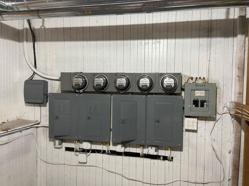 9 Wilson Ave, Woonsocket RI 02895-4658 exterior