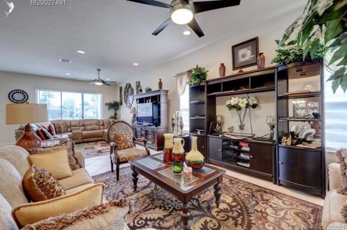 332 Shoreline Cir, Fort Pierce FL 34986-2913 exterior