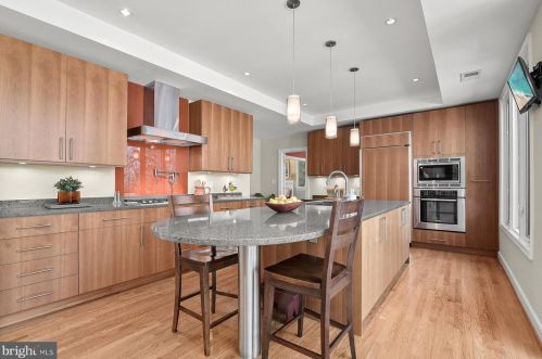 11820 Beekman Pl, Rockville MD 20854-2177 exterior