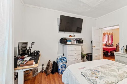 91 Peace St, Providence RI 02907-1550 exterior