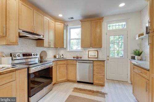 145 U St, Washington DC 20001-2338 exterior