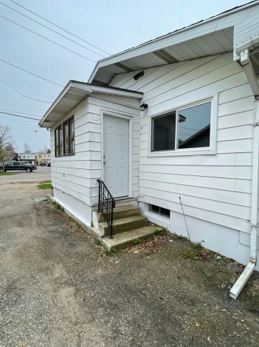 35 2 St, Cedar Springs MI 49319-8919 exterior