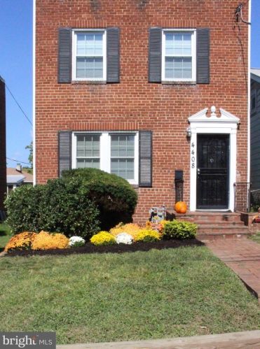 4408 Clay St, Washington, DC 20019-4658