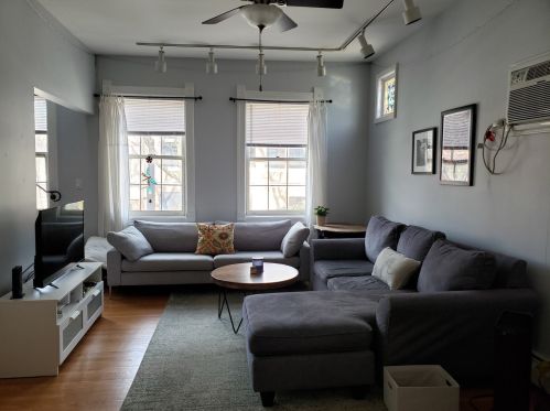 2111 Roscoe St, Chicago IL  60618-6219 exterior