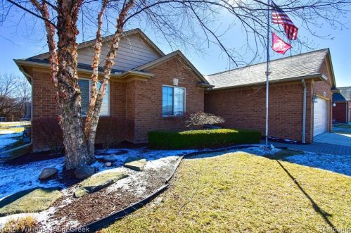 52802 Delena Dr, Macomb Township, MI 48042-3824