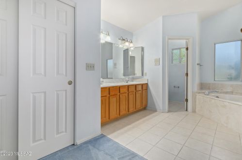 8040 Prickly Poppy Dr, Tucson AZ  85715-4350 exterior