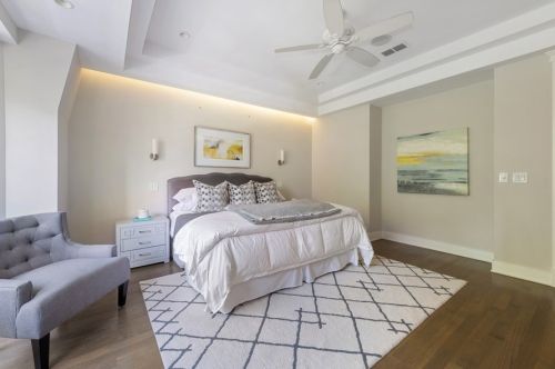 61 Elm St, Chicago IL 60610-2434 exterior