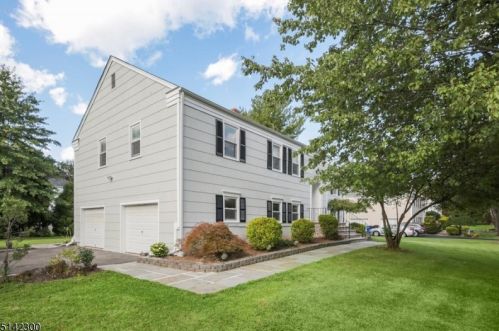 60 Lincoln St, Berkeley Heights, NJ 07922-1036