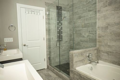 722 44th St, Chicago, IL 60653-3541