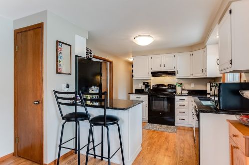 8221 Cleadis Ave, South Saint Paul MN 55076-3321 exterior