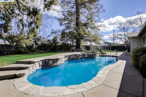 4299 Cherrywood Ct, Concord CA exterior