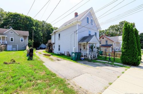 105 Cottage St, Killingly CT 06239-3026 exterior