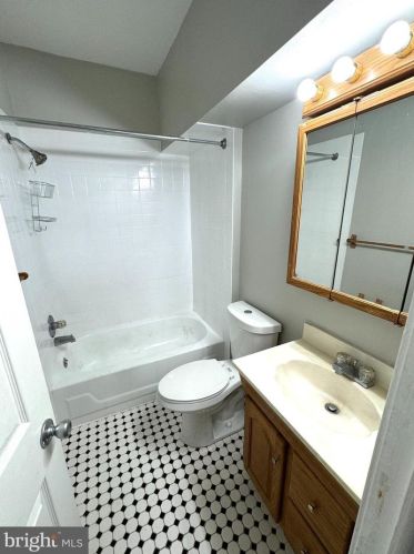 412 15th St, Philadelphia PA 19146-1665 exterior