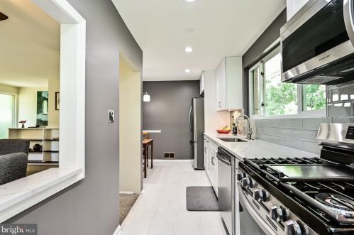 5615 Chase Ct, Alexandria VA 22312-6318 exterior