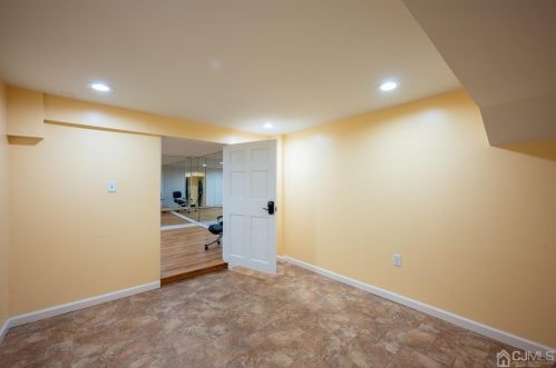 55 Oliver Ave, Edison NJ 08820-3122 exterior