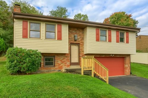 8289 E St, Pittsburgh, PA 15237-1809