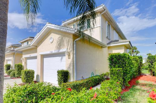 200 Southstar Dr, Fort Pierce, FL 34949-9115