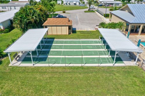 560 Natalie Dr, Fort Pierce FL 34952-7903 exterior