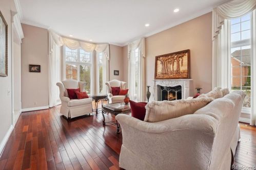 2511 Golf Crst Dr, Rochester MI 48309-4063 exterior