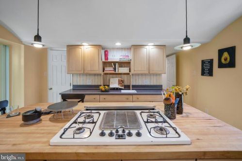 104 Harvey St, Philadelphia PA 19144-3818 exterior