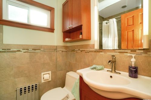 145 Chester St, Valley Stream NY 11580-4210 exterior