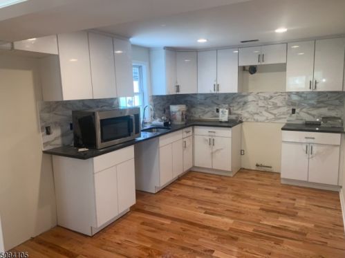 390 Edwards Rd, Parsippany NJ 07054-2201 exterior