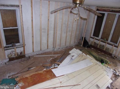 425 10 St, Chester PA 19013-5904 exterior