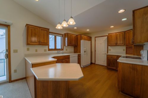 1012 Sweeney St, Mount Pleasant, MI 48858-6624