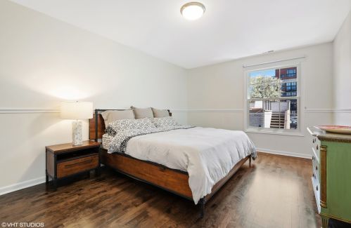 1733 Hoyne Ave, Chicago IL 60647-5541 exterior