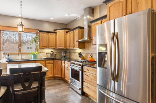 1061 Robinhood Dr, Meskegon MI  49445-2075 exterior