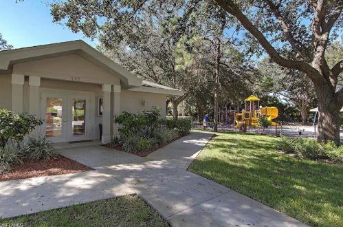 840 Mt Hood Ct, Naples FL 34104-4794 exterior