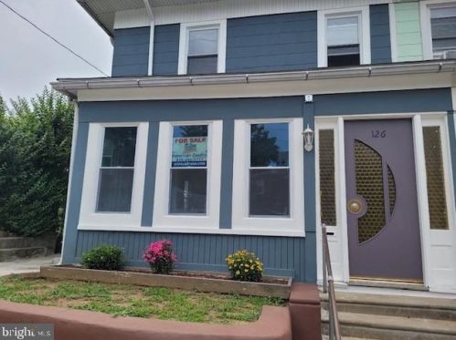 126 Ridge Ave, Darby, PA 19023-2117