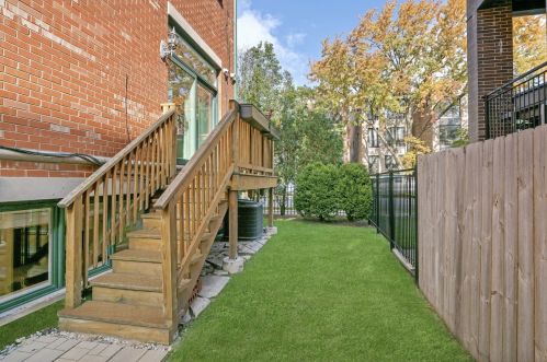 2759 Bosworth Ave, Chicago IL 60642-2341 exterior