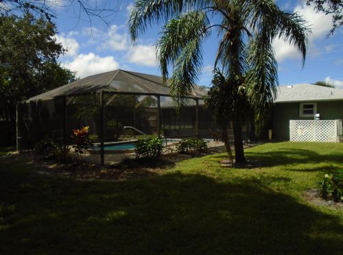 372 Walters Ter, Fort Pierce FL 34983-3878 exterior