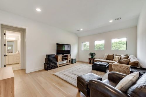 8518 Glencrest Ln, Dallas TX  75209-2632 exterior