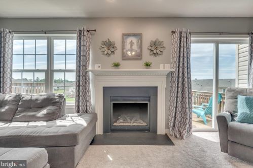 105 Knollwood Dr, Lancaster PA 17601-5613 exterior