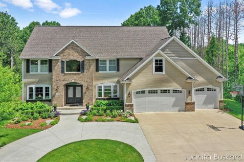 2935 3 Mile Rd, Grand Rapids, MI 49525-1322