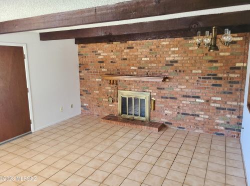 11364 Prince Rd, Tucson AZ 85705-3025 exterior