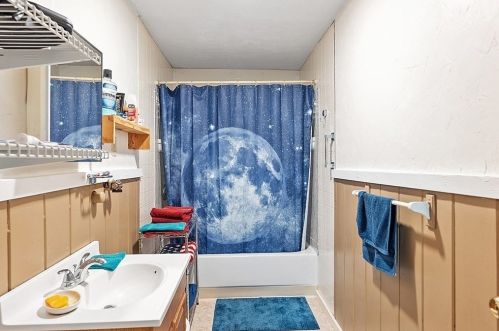 9 Elizabeth St, Worcester MA 01605-2949 exterior