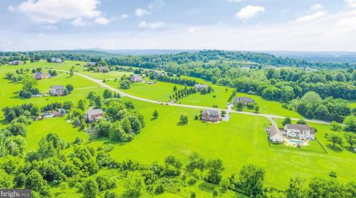 17675 Tobermory Pl, Leesburg VA 20175-7053 exterior